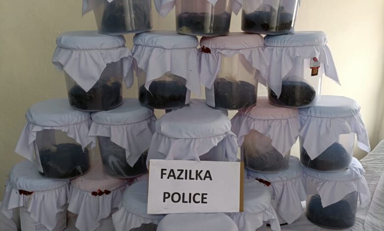 — पुलिस टीमों ने उनके कब्जे से 40 हजार रुपए की ड्रग मनी , स्विफ्ट कार और ट्रैक्टर भी किया बरामद